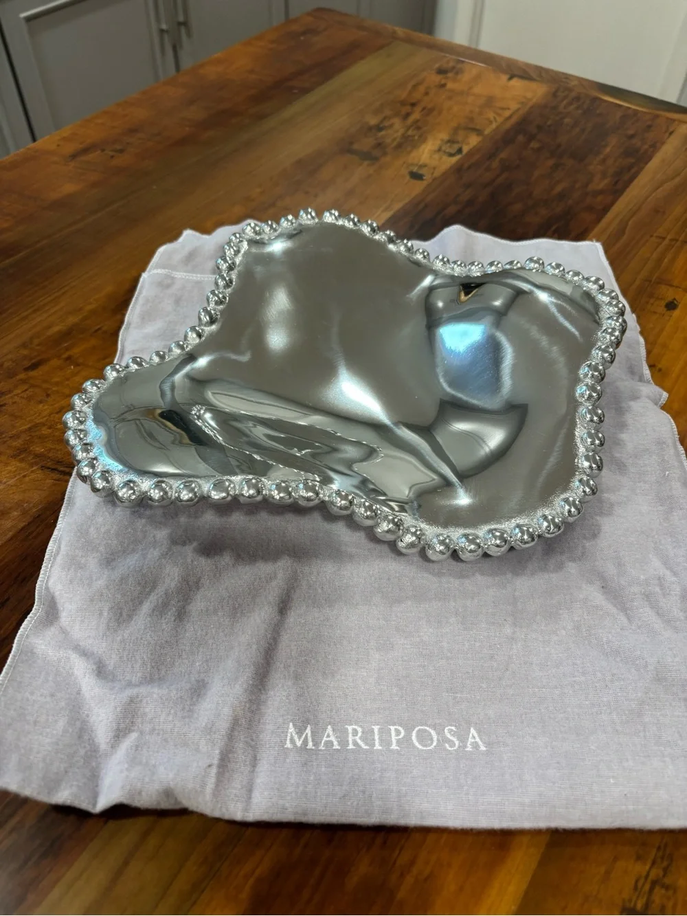 Mariposa String of Pearls Collection Small Oyster Server NIB